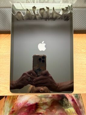 8th Generation- Apple iPad in Space Gray with Black Display Bezel